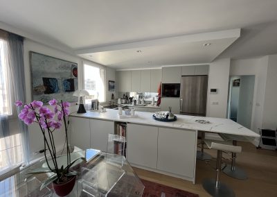 Cuisine blanche et marbre